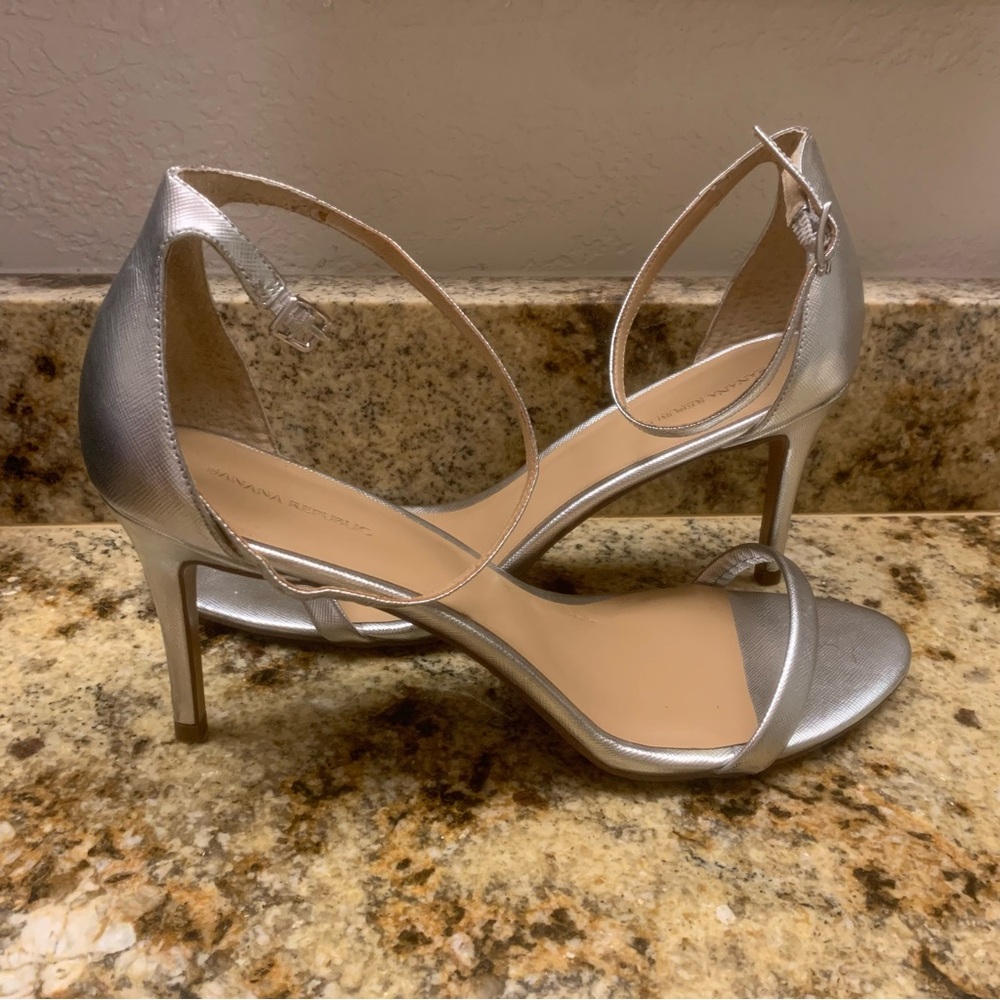 Banana Republic 11 Silver Strappy Kitten Heel Sandals Leather Ankle Strap Shoes